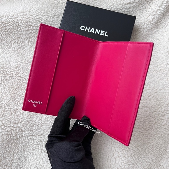 ❌❌Auth Chanel Classic Red Quilted Lambskin CC Logo Passport Holder - Picture 2 of 14